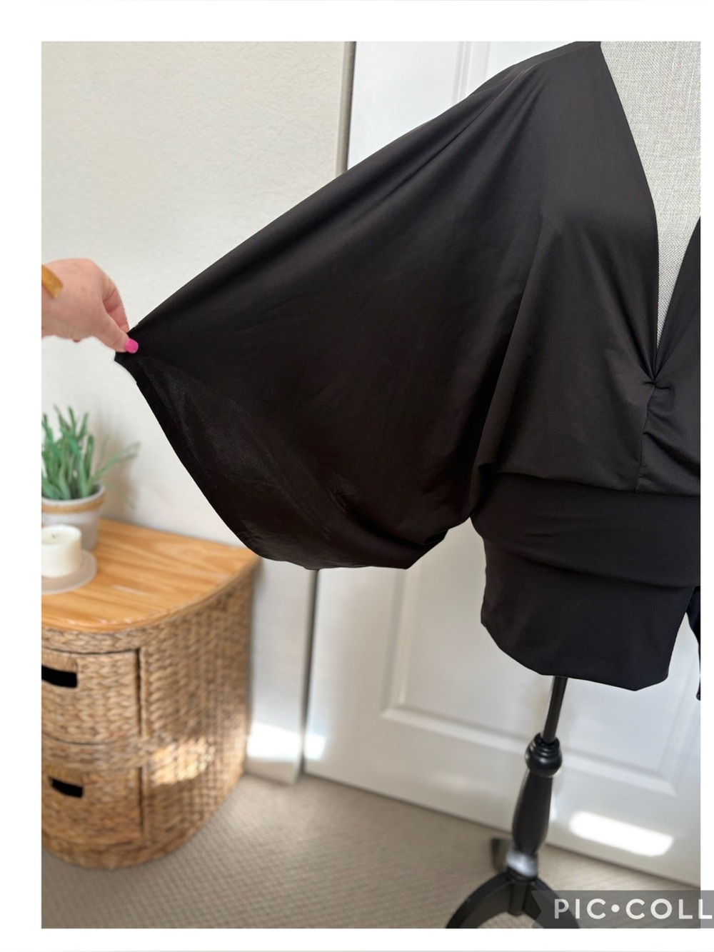 Brea Daeshon Isla Black Mini Dress XS Plunge Batwing Cape Sleeve NWT - Picture 4 of 6